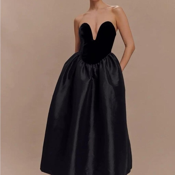 Meshki Black Strapless Plunging Midi Dress - Picture 3 of 8